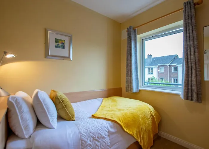 126 - Gort Na Coiribe 4 Bedroom Duplex, By Shortstays Galway