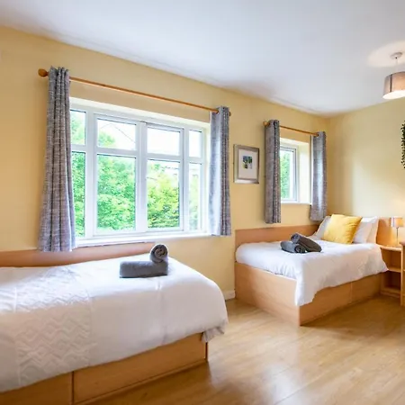 126 - Gort Na Coiribe 4 Bedroom Duplex, By Shortstays * Galway